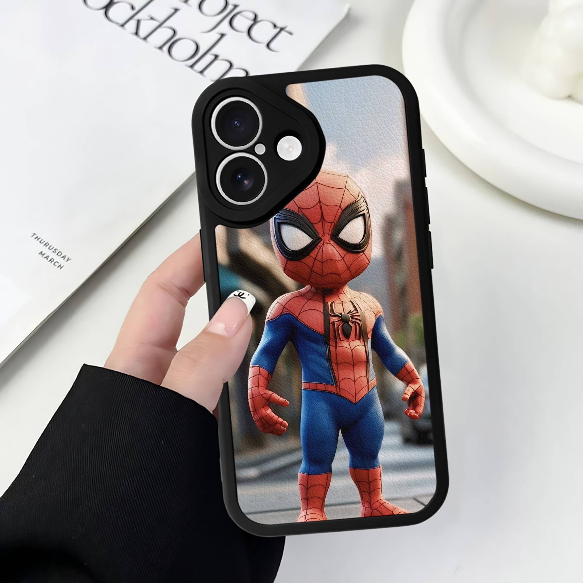 （画像用） Spider Man スパイダーマン 【iPhone 16シリーズ対応】シリコンスマホケース（レザー調） 材質：シリコン